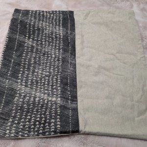 3/$25 Pottery barn pillow cover size 22 x 22